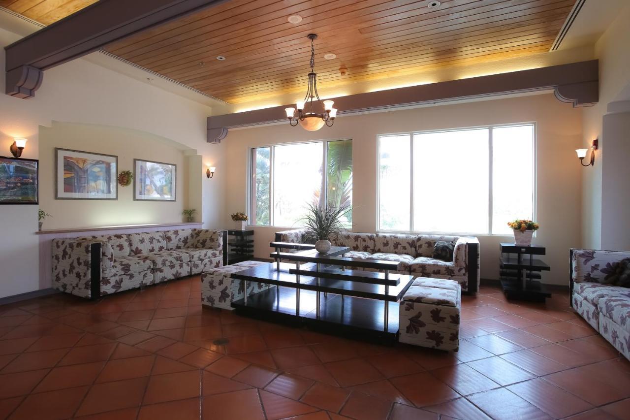 Hotel Santa Fe Tamuning Buitenkant foto