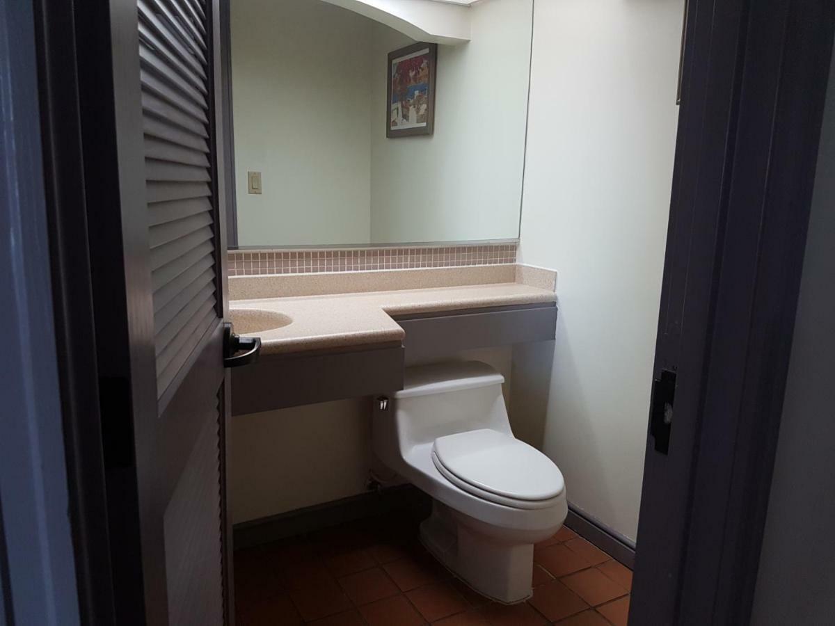 Hotel Santa Fe Tamuning Buitenkant foto
